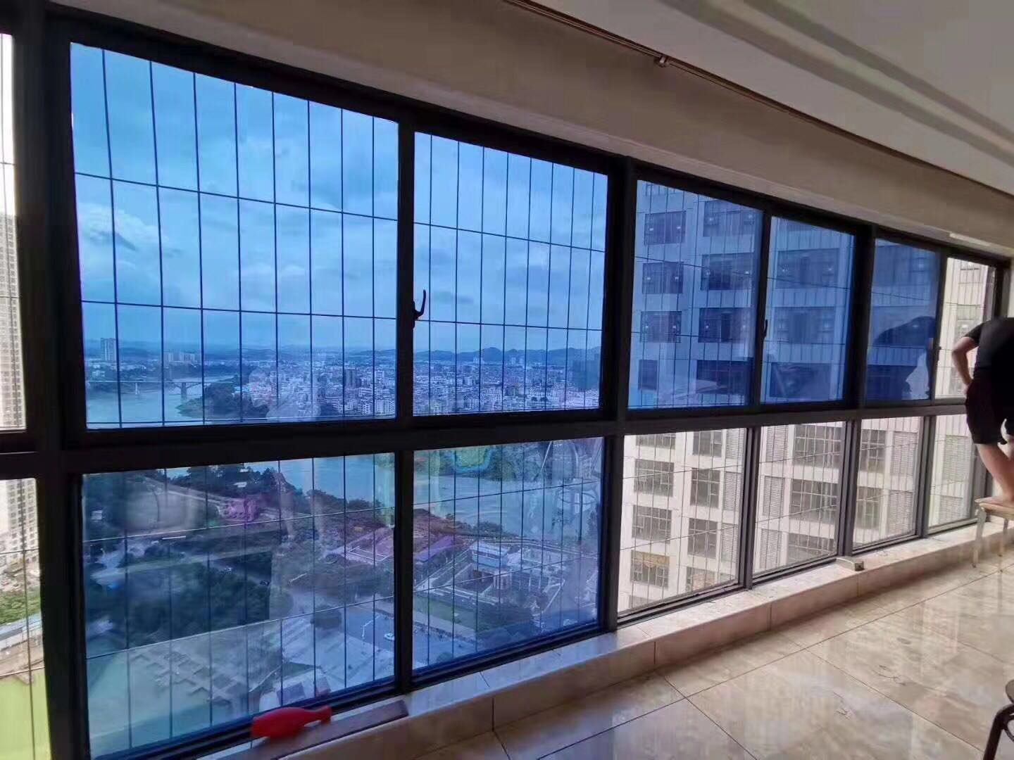建筑玻璃貼膜是否有保護(hù)玻璃的作用？如何延長(zhǎng)其使用壽命？